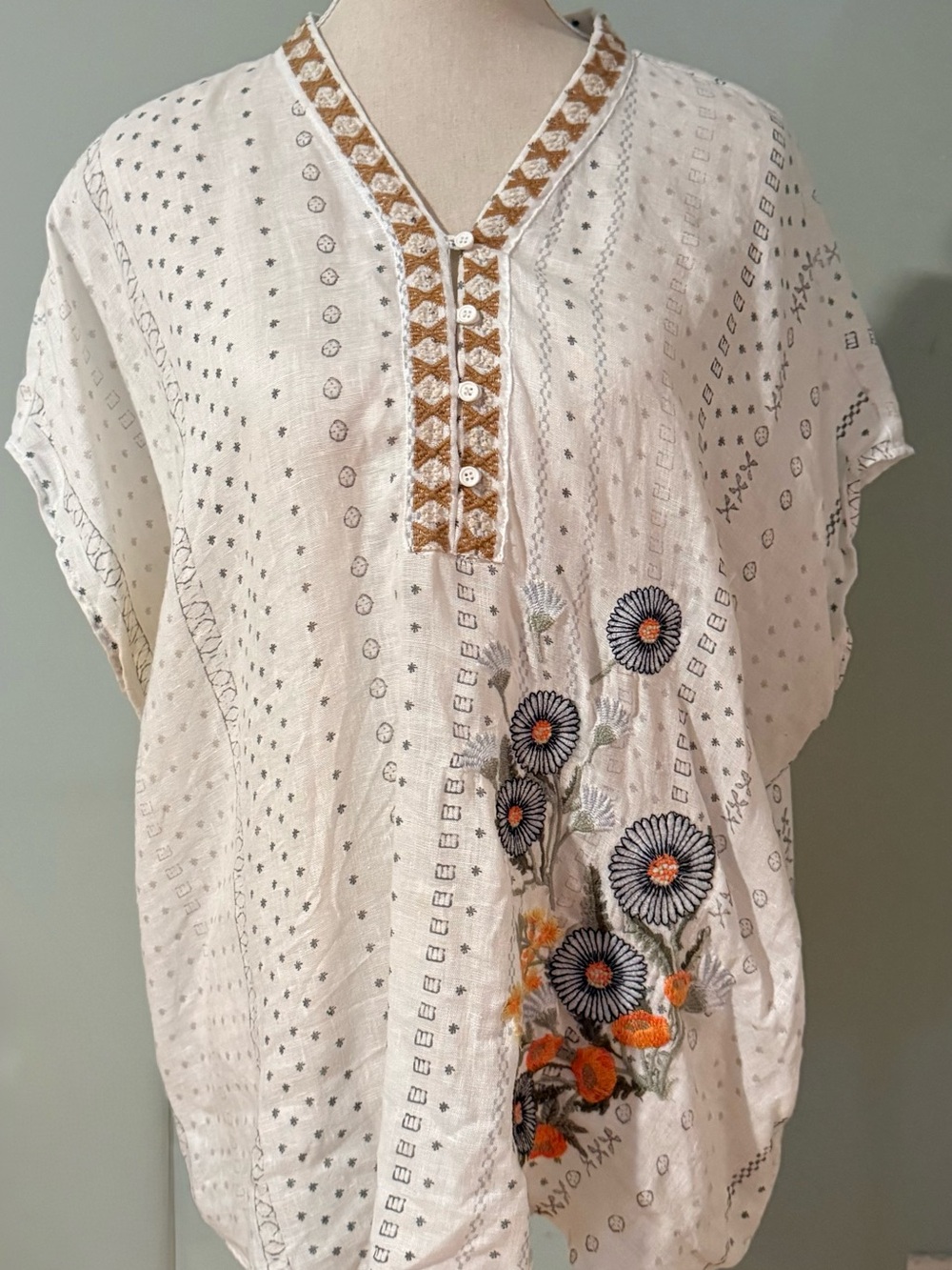 Johnny Was Cream Embroidered Floral Short-Sleeve Tunic